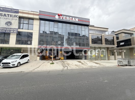 Beylikdüzü Yakuplu Cadde Cepheli Komple Satılık Plaza
